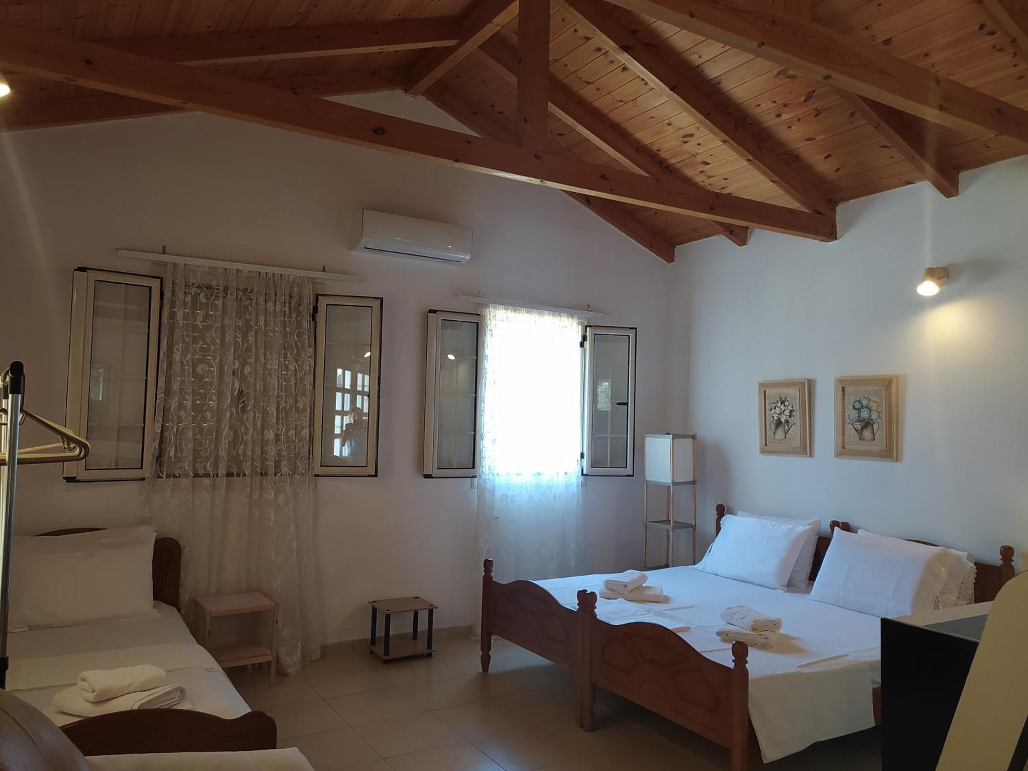 Retzos Rooms Himara Kültér fotó